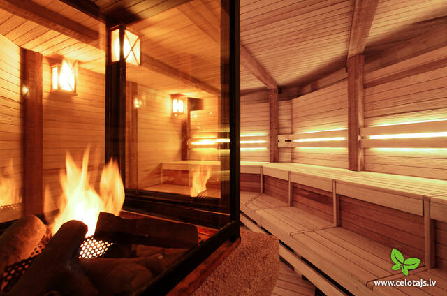 Old_Wood_Sauna.jpg