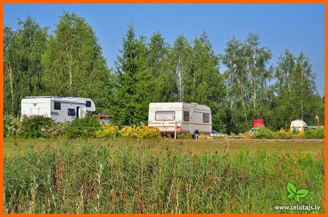 Campers-Motorhome-caravan-park-campsite-Leipu.jpg