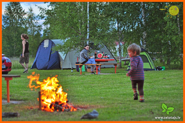 Telsu-laukums-tent-area-Zeltzplatze-camping-L.jpg